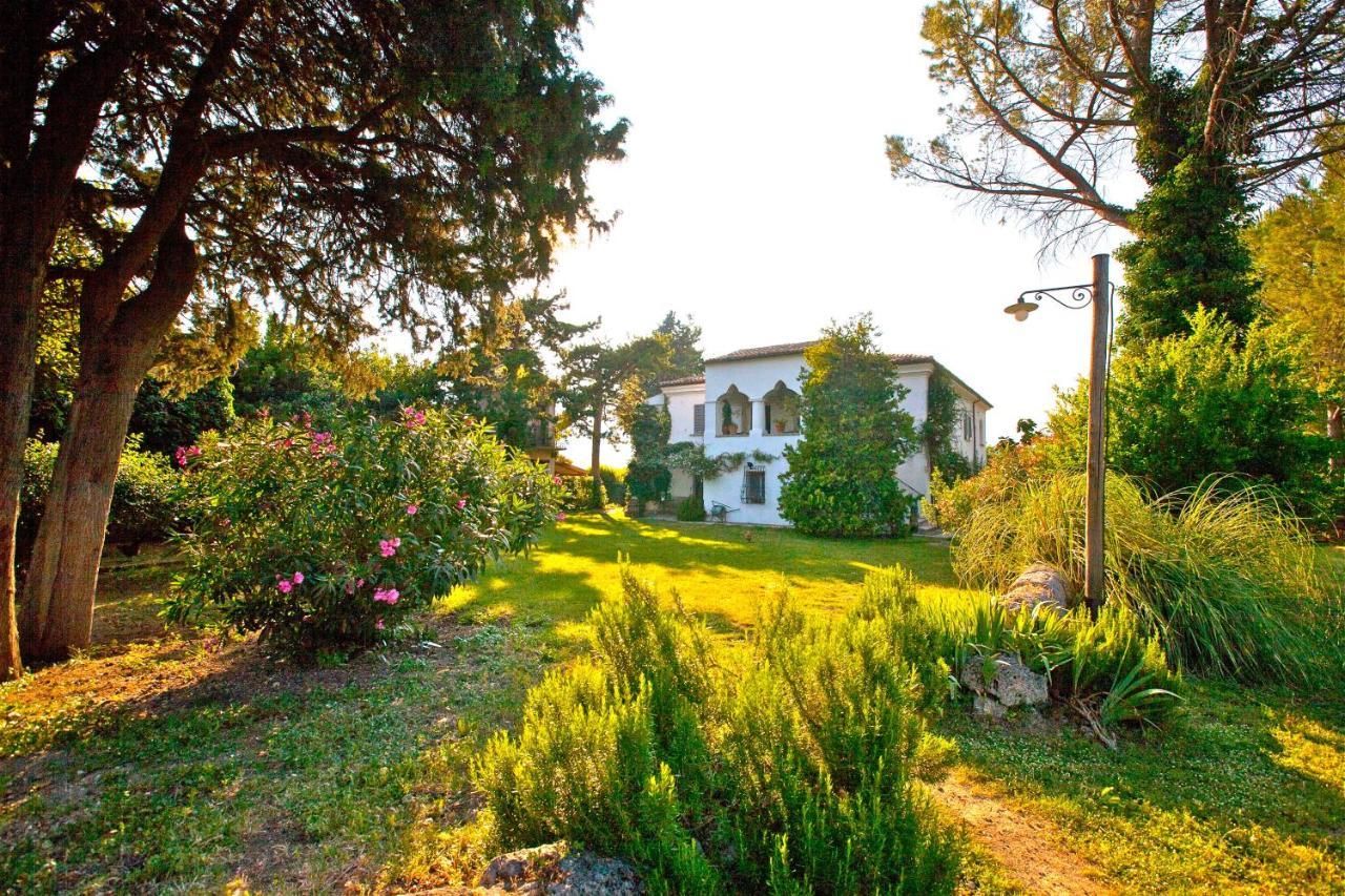 Agriturismo "Borgo Madonna Degli Angeli" - Charming Cottages In The Gardens ! Tocco da Casauria Εξωτερικό φωτογραφία